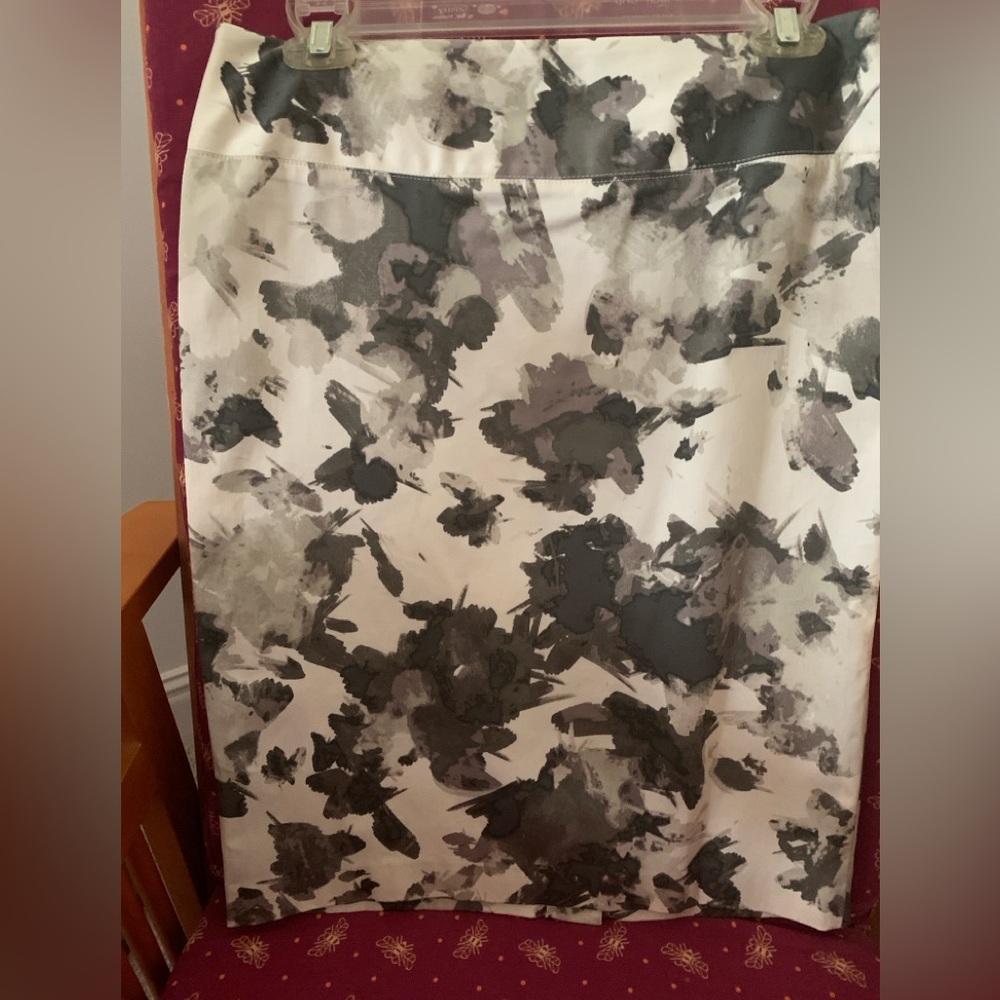 Alfani grey/white pencil skirt